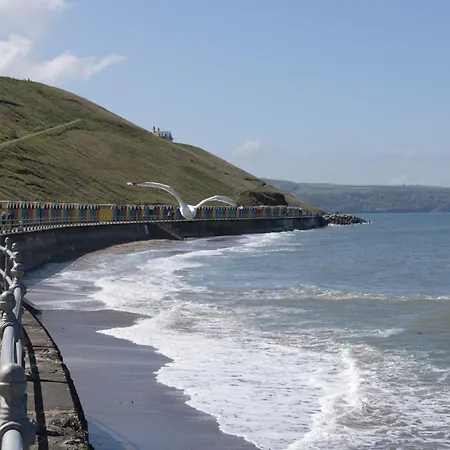 Cinder Warren Dom wakacyjny