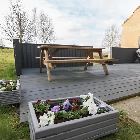 Cinder Warren Dom wakacyjny